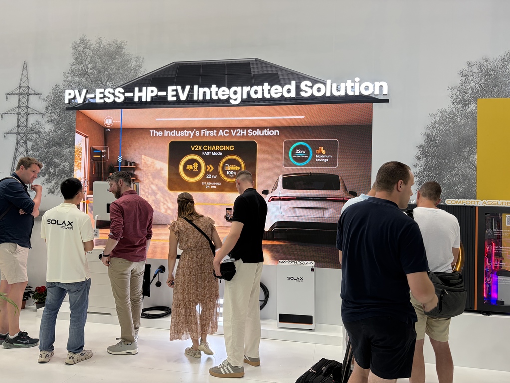 Gian hàng SolaX tại Triển lãm Intersolar Europe Gian hàng SolaX tại Triển lãm Intersolar Europe